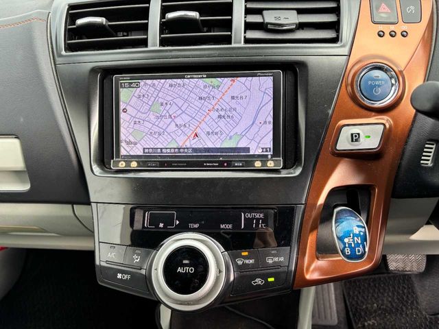 TOYOTA PRIUS ALPHA 2012 Image 31