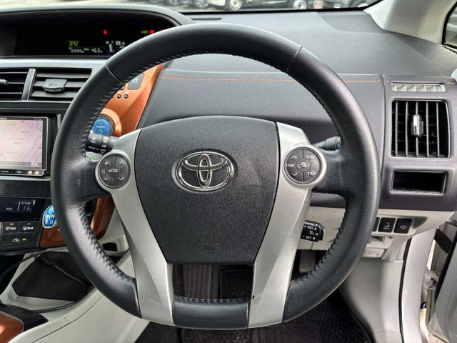TOYOTA PRIUS ALPHA 2012 Image 31