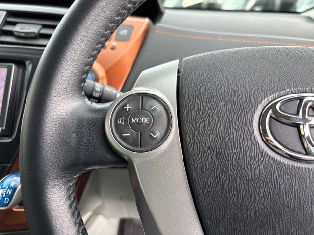 TOYOTA PRIUS ALPHA 2012 Image 31