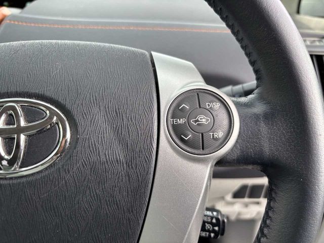 TOYOTA PRIUS ALPHA 2012 Image 31