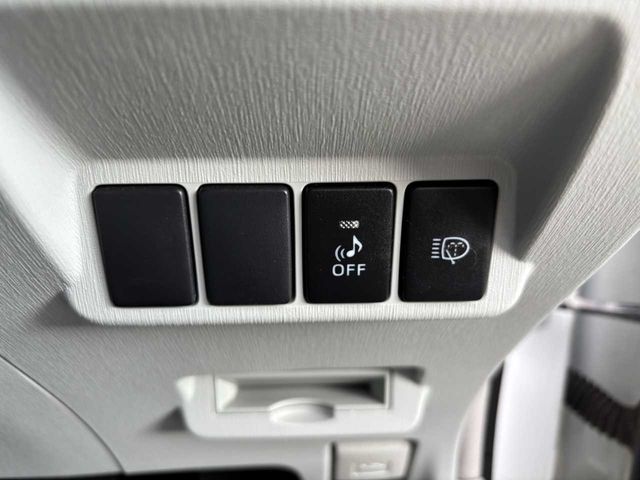 TOYOTA PRIUS ALPHA 2012 Image 31