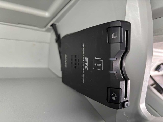 TOYOTA PRIUS ALPHA 2012 Image 31