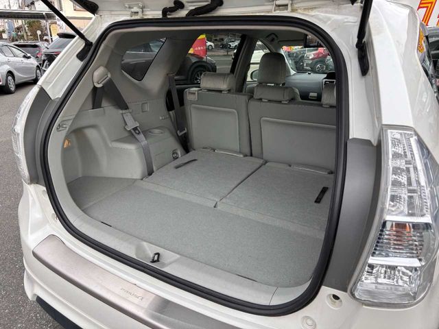 TOYOTA PRIUS ALPHA 2012 Image 31