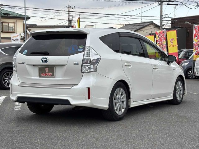 TOYOTA PRIUS ALPHA 2012 Image 31