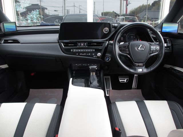 TOYOTA LEXUS ES300H 2022 Image 31