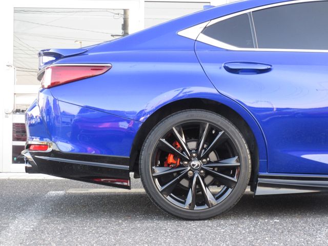 TOYOTA LEXUS ES300H 2022 Image 31