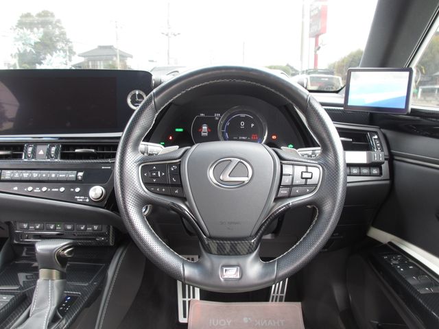 TOYOTA LEXUS ES300H 2022 Image 31