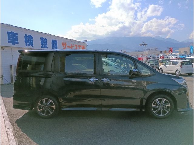 TOYOTA NOAH 2021 Image 31
