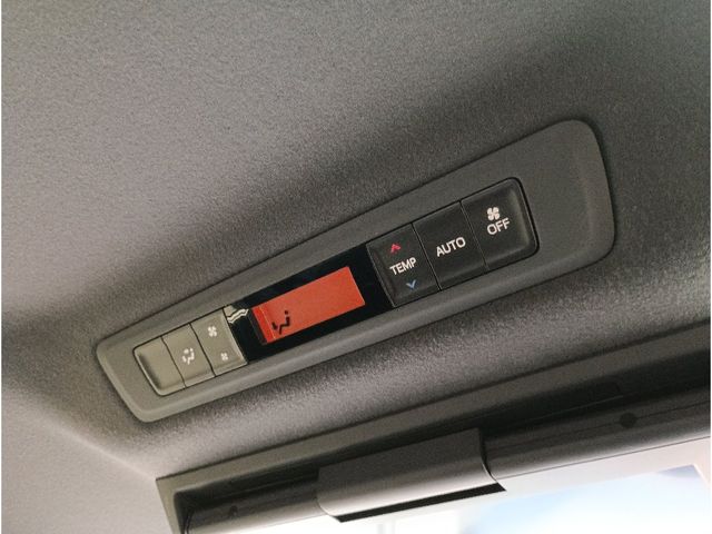 TOYOTA NOAH 2021 Image 31