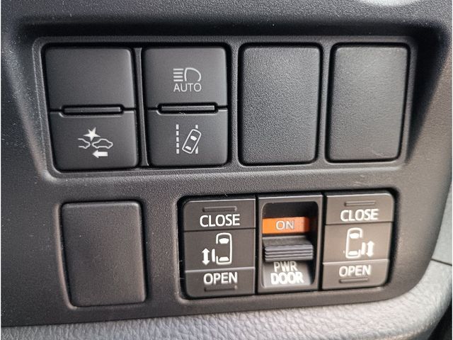 TOYOTA NOAH 2021 Image 31