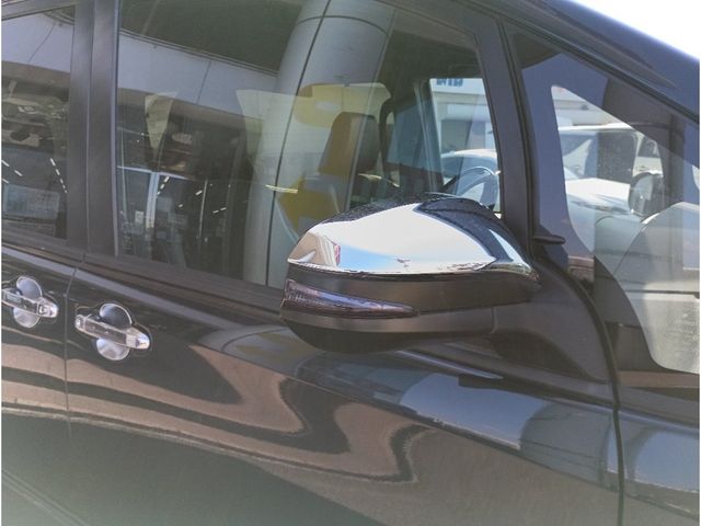 TOYOTA NOAH 2021 Image 31