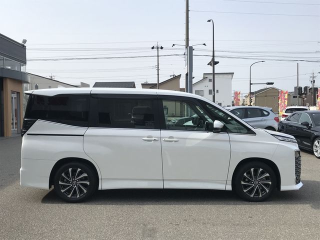 TOYOTA VOXY HYBRID 2024 Image 31