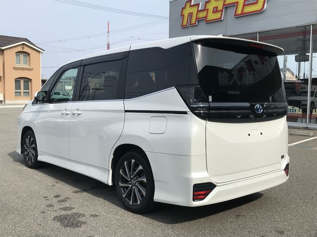 TOYOTA VOXY HYBRID 2024 Image 31