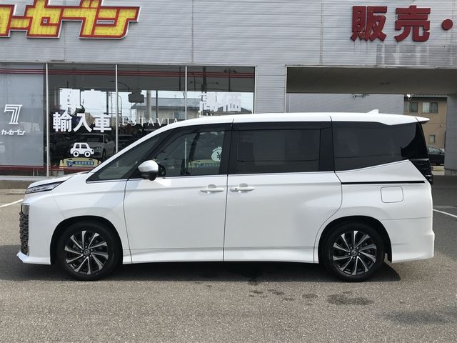 TOYOTA VOXY HYBRID 2024 Image 31