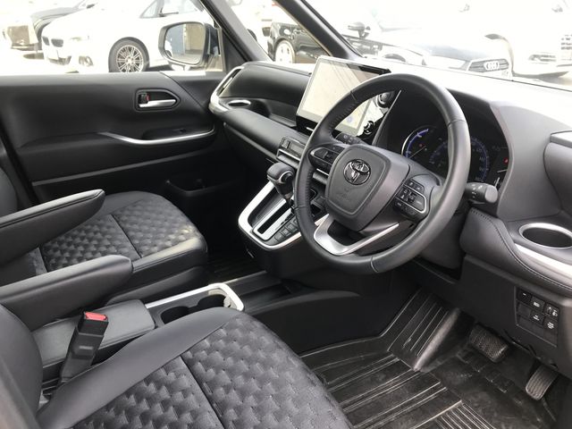 TOYOTA VOXY HYBRID 2024 Image 31