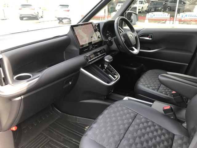 TOYOTA VOXY HYBRID 2024 Image 31