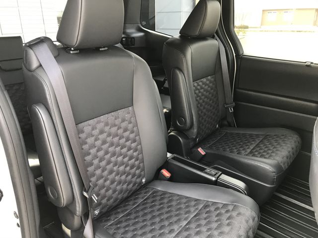 TOYOTA VOXY HYBRID 2024 Image 31