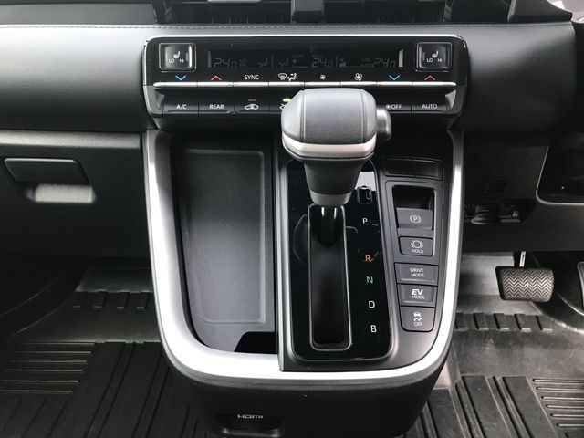 TOYOTA VOXY HYBRID 2024 Image 31