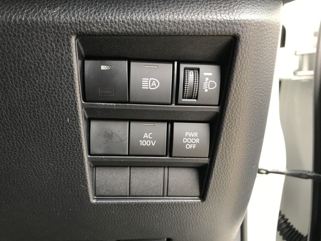 TOYOTA VOXY HYBRID 2024 Image 31