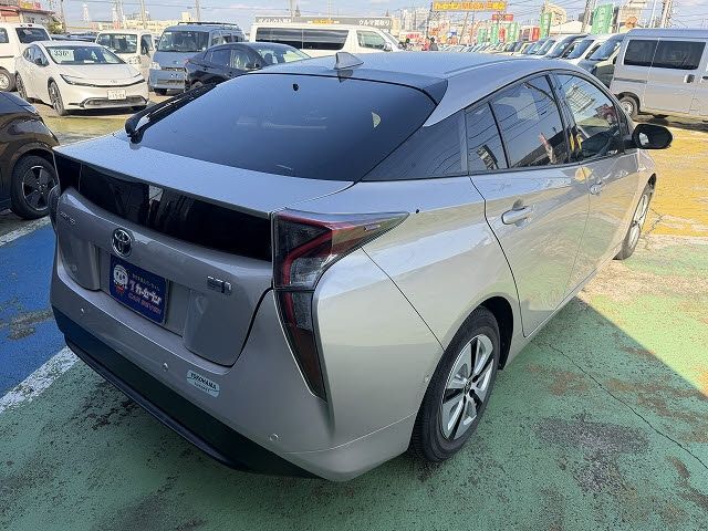 TOYOTA PRIUS 2017 Image 31