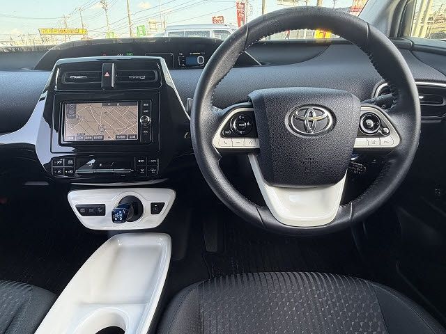 TOYOTA PRIUS 2017 Image 31