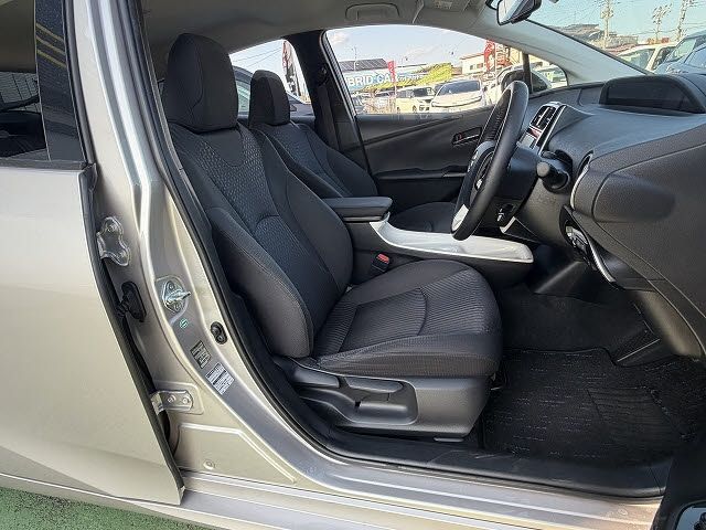 TOYOTA PRIUS 2017 Image 31