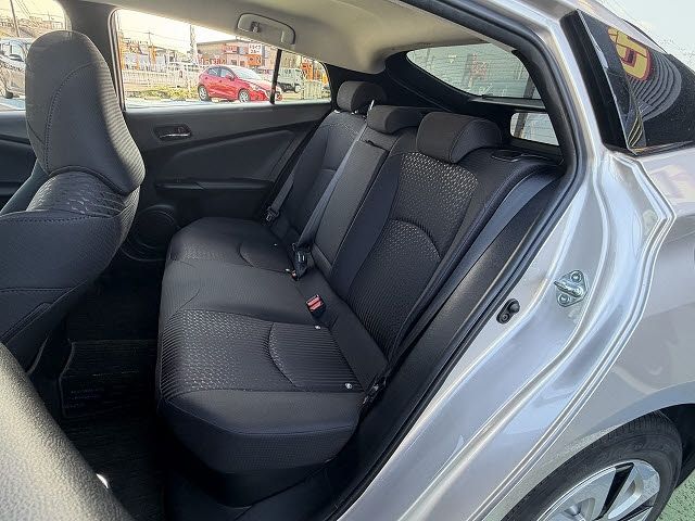 TOYOTA PRIUS 2017 Image 31