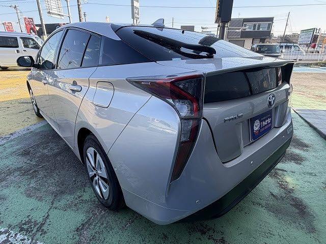 TOYOTA PRIUS 2017 Image 31