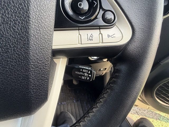 TOYOTA PRIUS 2017 Image 31