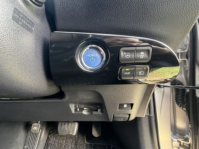 TOYOTA PRIUS 2017 Image 31