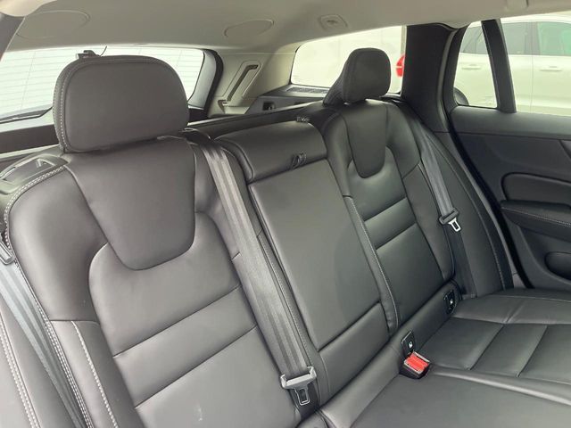 VOLVO V60 2024 Image 31