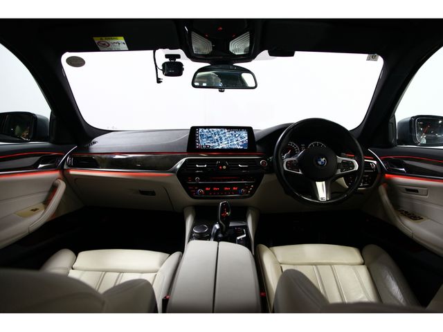 BMW 5SERIES SEDAN 2018 Image 31