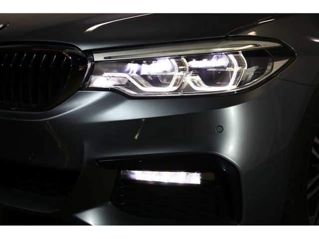 BMW 5SERIES SEDAN 2018 Image 31