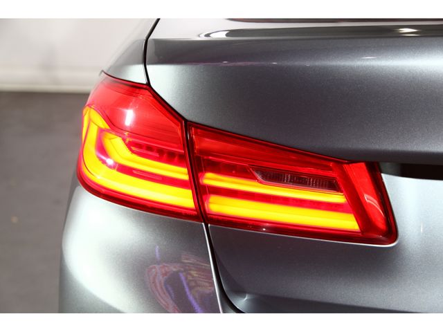 BMW 5SERIES SEDAN 2018 Image 31