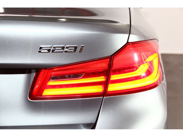 BMW 5SERIES SEDAN 2018 Image 31