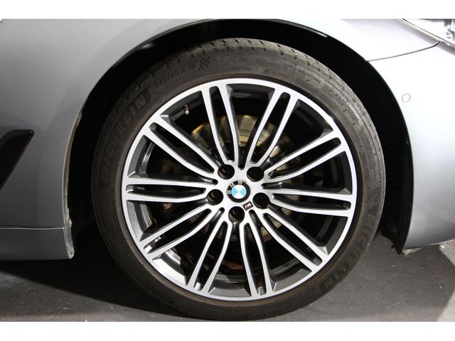 BMW 5SERIES SEDAN 2018 Image 31