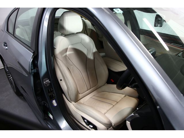 BMW 5SERIES SEDAN 2018 Image 31
