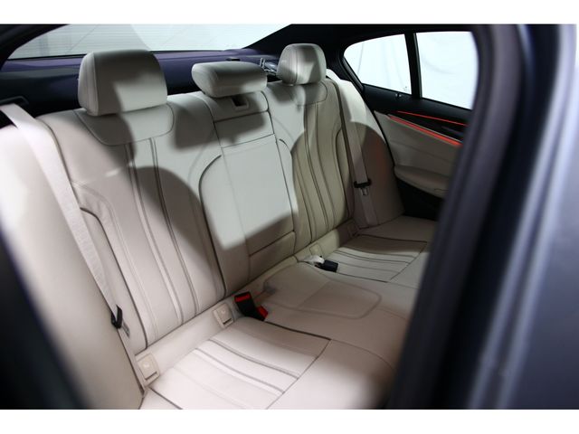 BMW 5SERIES SEDAN 2018 Image 31