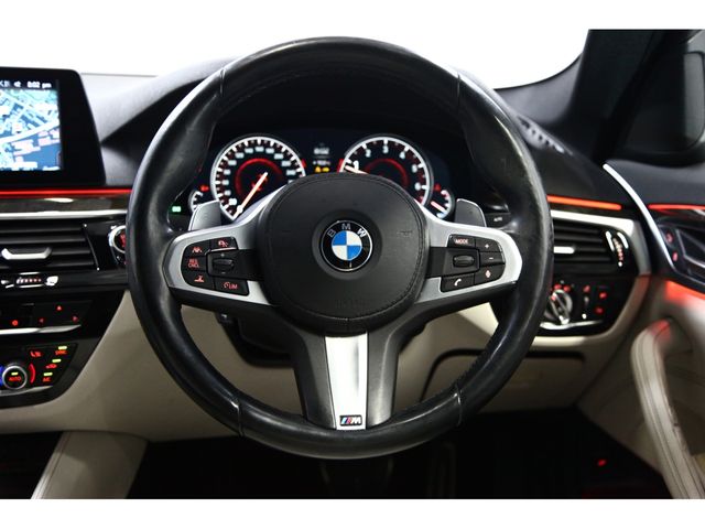 BMW 5SERIES SEDAN 2018 Image 31