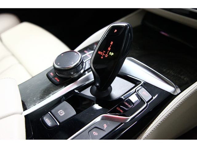 BMW 5SERIES SEDAN 2018 Image 31