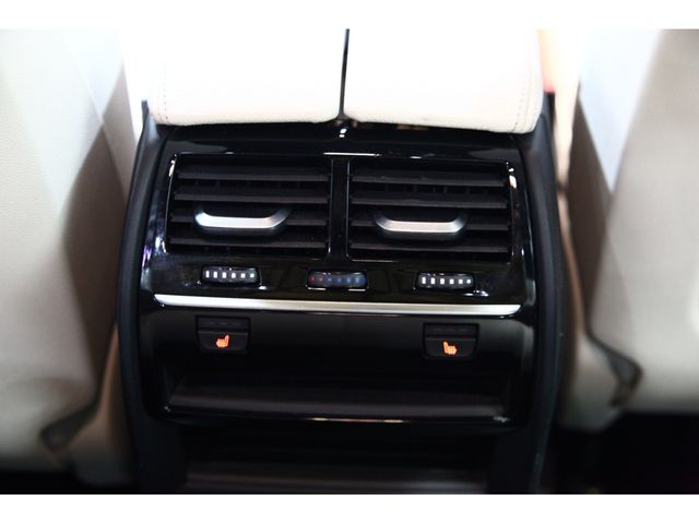 BMW 5SERIES SEDAN 2018 Image 31