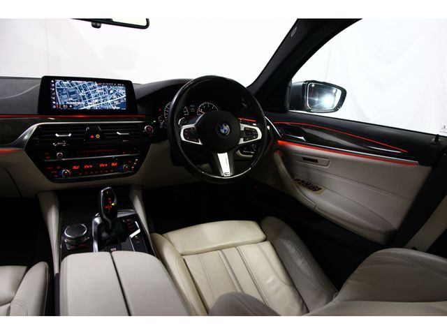 BMW 5SERIES SEDAN 2018 Image 31