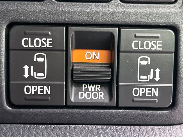 TOYOTA NOAH 2017 Image 31