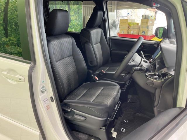 TOYOTA NOAH 2017 Image 31