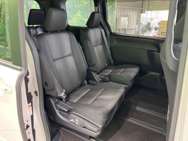 TOYOTA NOAH 2017 Image 31