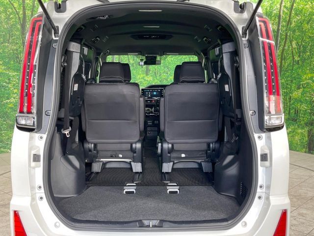 TOYOTA NOAH 2017 Image 31