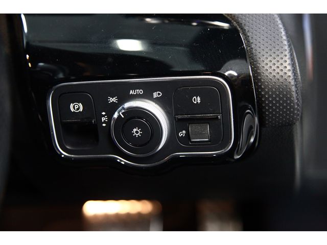 MERCEDES BENZ CLA CL 2019 Image 31