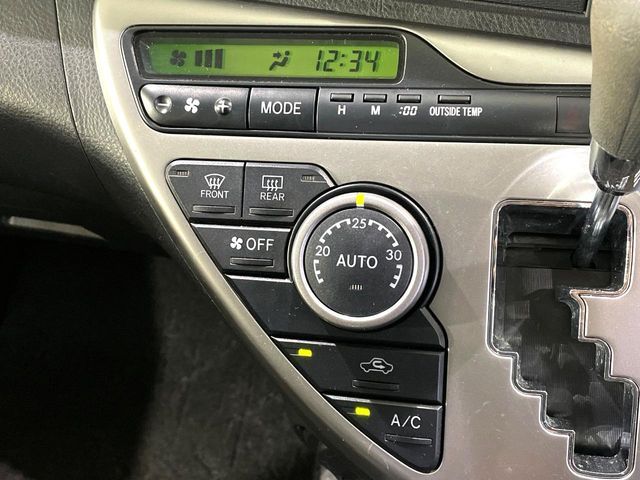 TOYOTA ISIS 2011 Image 31