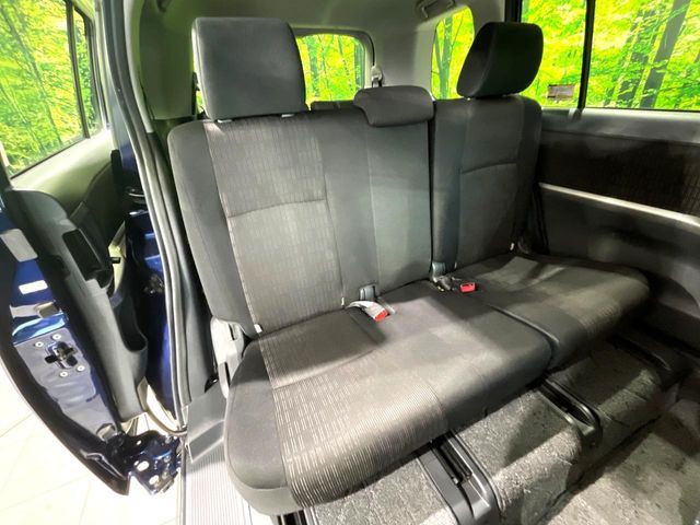 TOYOTA ISIS 2011 Image 31