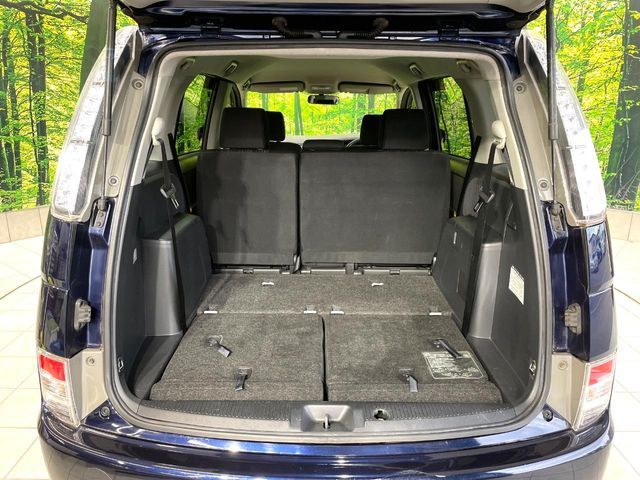 TOYOTA ISIS 2011 Image 31